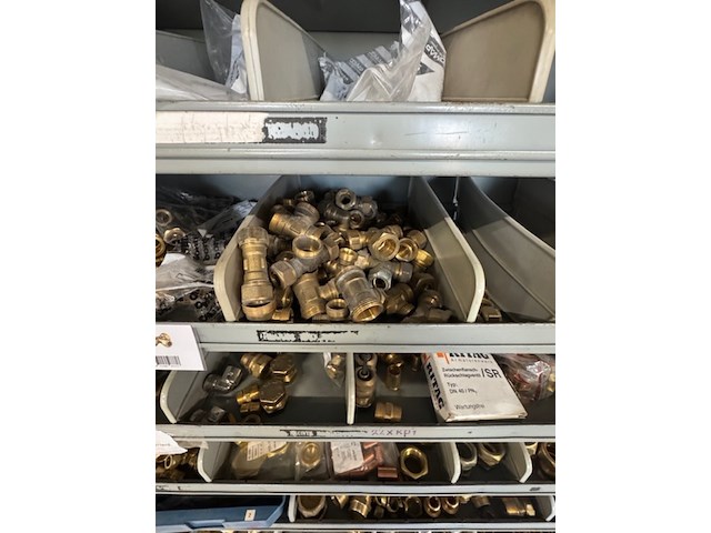 Voorraadkast met koppelingen - afbeelding 13 van  15