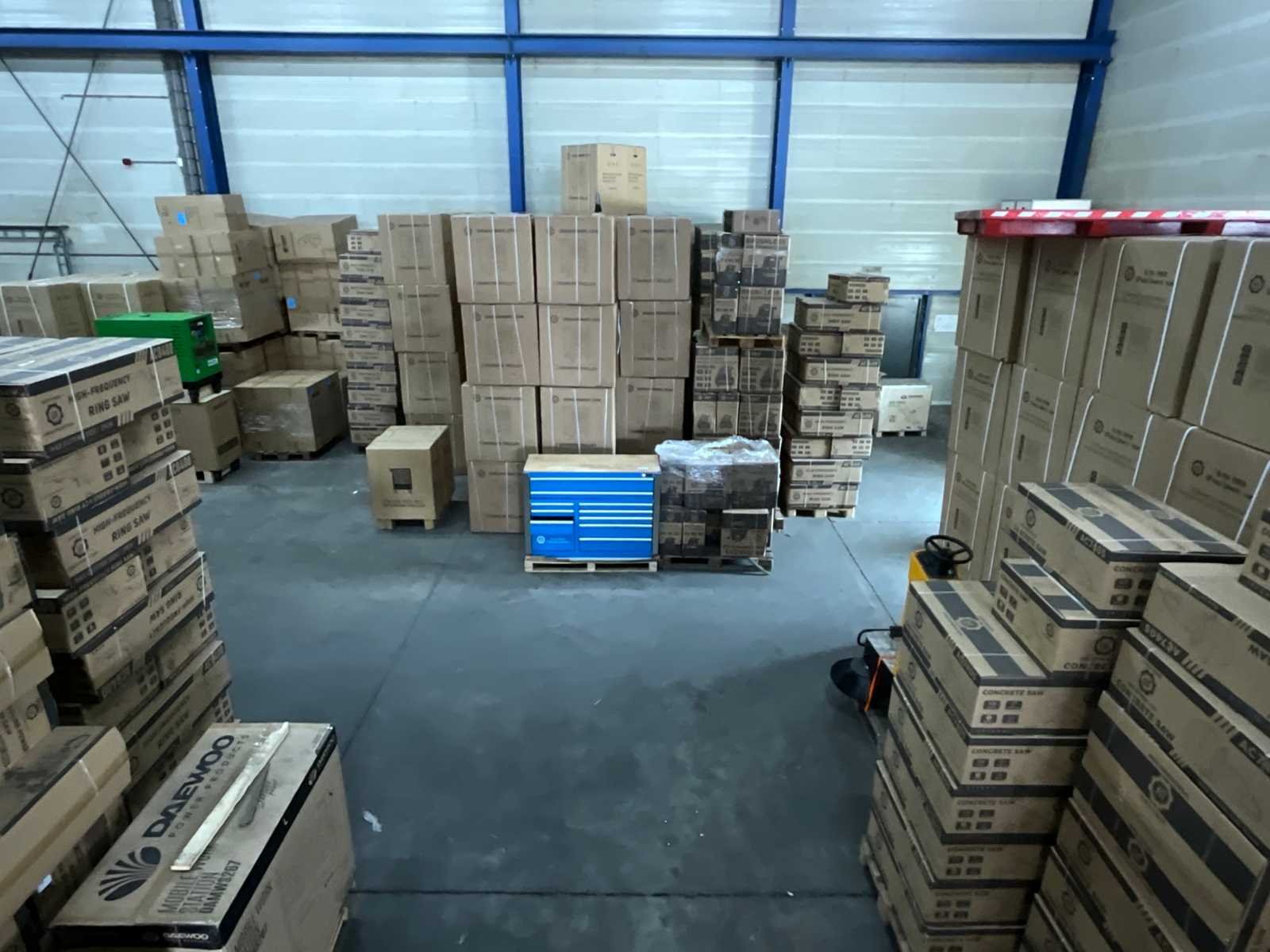 Voorraadopruiming heftrucks, generatoren , stapelaars, schrobmachines, gereedschappen