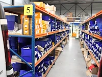Voorraadstelling met houten legborden bestaande uit zevenstaanders en 48 leggers en 24 legborde onderdeel van combinatiekavel combinatiekavel van kavels m227 t/m m230. 48 meter stelling. let op! ophalen op tweede afhaaldag
