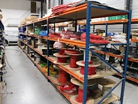 Voorraadstelling met houten legborden bestaande uit zevenstaanders en 48 leggers en 24 legborden. onderdeel van combinatiekavel combinatiekavel van kavels m227 t/m m230. 48 meter stelling. let op! ophalen op tweede afhaaldag