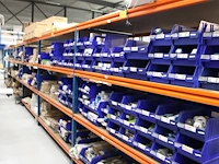 Voorraadstelling met houten legborden bestaande uit zevenstaanders en 48 leggers en 24 legborden. onderdeel van combinatiekavel combinatiekavel van kavels m227 t/m m230. 48 meter stelling. let op! ophalen op tweede afhaaldag - afbeelding 4 van  4