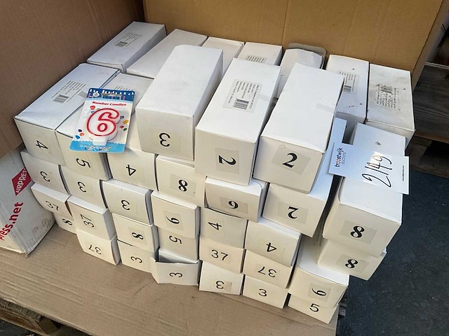 Voorraden nummer kaarsjes - afbeelding 1 van  2