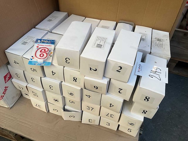 Voorraden nummer kaarsjes - afbeelding 2 van  2