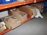 Voorraden op 3 legborden w.o. besturingskasten, noodschakelaars, veiligheidskabels, rookdetectors, brandmel... - afbeelding 5 van  9