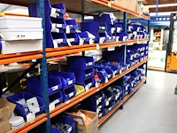Voorraden op 3 legborden w.o. inbouwdozen, afdekplaten, restantkabels etc. let op! ophalen op eerste afhaaldag