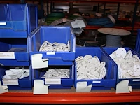 Voorraden op 3 legborden w.o. inbouwdozen, afdekplaten, restantkabels etc. let op! ophalen op eerste afhaaldag - afbeelding 3 van  9