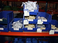 Voorraden op 3 legborden w.o. inbouwdozen, afdekplaten, restantkabels etc. let op! ophalen op eerste afhaaldag - afbeelding 4 van  9