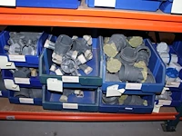 Voorraden op 3 legborden w.o. inbouwdozen, afdekplaten, restantkabels etc. let op! ophalen op eerste afhaaldag - afbeelding 7 van  9