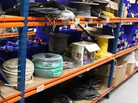 Voorraden op 3 legborden w.o. inbouwdozen, afdekplaten, restantkabels etc. let op! ophalen op eerste afhaaldag - afbeelding 8 van  9