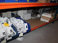 Voorraden op 3 legborden w.o. pls boxen, stoppenkasten, verdeeldozen etc. let op! ophalen op eerste afhaaldag - afbeelding 7 van  10