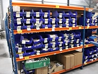 Voorraden op 3 legborden w.o. schakelaars, wandcontactdozen, afdekmaterialen, klembeugels etc. let op! oph...