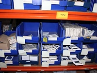 Voorraden op 3 legborden w.o. schakelaars, wandcontactdozen, afdekmaterialen, klembeugels etc. let op! oph... - afbeelding 12 van  12