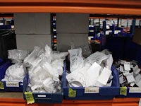 Voorraden op 3 legborden w.o. veerklemmen, draadeinden, kabelgootonderdelen, beugels en voeten. let op! oph... - afbeelding 3 van  9