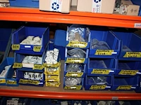 Voorraden op 3 legborden w.o. zekeringen in grote diversiteit, beugels, nagels, inbouwdozen etc. let op! op... - afbeelding 3 van  14