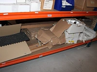 Voorraden op 4 legborden w.o. inbouw- en noodverlichting, sensoren, twee besturingskasten etc. let op! opha... - afbeelding 9 van  9