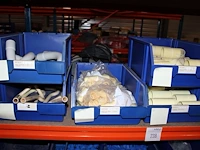 Voorraden op 4 legborden w.o. inbouwdozen, inbouwmaterialen, pvc koppelingen, signaaldraad, diverse restant... - afbeelding 3 van  7