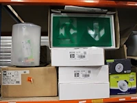 Voorraden op 4 legborden w.o. straatverlichting , inbouwverlichting en noodverlichting en tl bakken. let op... - afbeelding 3 van  9