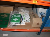 Voorraden op 4 legborden w.o. straatverlichting , inbouwverlichting en noodverlichting en tl bakken. let op... - afbeelding 11 van  12