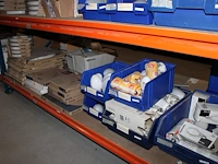 Voorraden op 4 legborden w.o. transformatoren, lampen, tl-buizen, ronde tl's, spaarlampen etc. let op! opha... - afbeelding 4 van  12