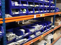 Voorraden op 4 legborden w.o. transformatoren, lampen, tl-buizen, ronde tl's, spaarlampen etc. let op! opha... - afbeelding 5 van  12