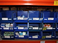 Voorraden op 4 legborden w.o. transformatoren, lampen, tl-buizen, ronde tl's, spaarlampen etc. let op! opha... - afbeelding 6 van  12