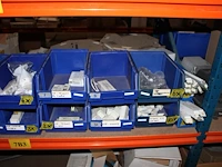 Voorraden op 4 legborden w.o. transformatoren, lampen, tl-buizen, ronde tl's, spaarlampen etc. let op! opha... - afbeelding 9 van  12