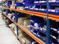 Voorraden op 4 legborden w.o. transformatoren, lampen, tl-buizen, ronde tl's, spaarlampen etc. let op! opha... - afbeelding 11 van  12