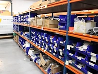 Voorraden op 4 legborden w.o. wandcontactdozen mennekes, dimmers, wandcontactdozen, pvc bochten en lasdozen...
