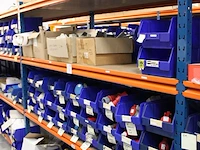 Voorraden op 4 legborden w.o. wandcontactdozen mennekes, dimmers, wandcontactdozen, pvc bochten en lasdozen... - afbeelding 2 van  9