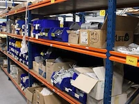 Voorraden op 4 legborden w.o. wandcontactdozen mennekes, dimmers, wandcontactdozen, pvc bochten en lasdozen... - afbeelding 6 van  9