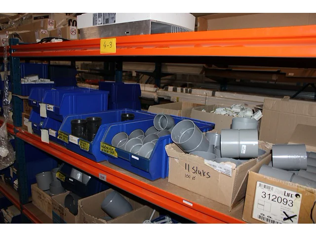 Voorraden op 4 legborden w.o. wandcontactdozen mennekes, dimmers, wandcontactdozen, pvc bochten en lasdozen... - afbeelding 7 van  9