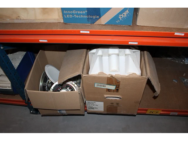 Voorraden op 4 legborden w.o. wandcontactdozen mennekes, dimmers, wandcontactdozen, pvc bochten en lasdozen... - afbeelding 9 van  9