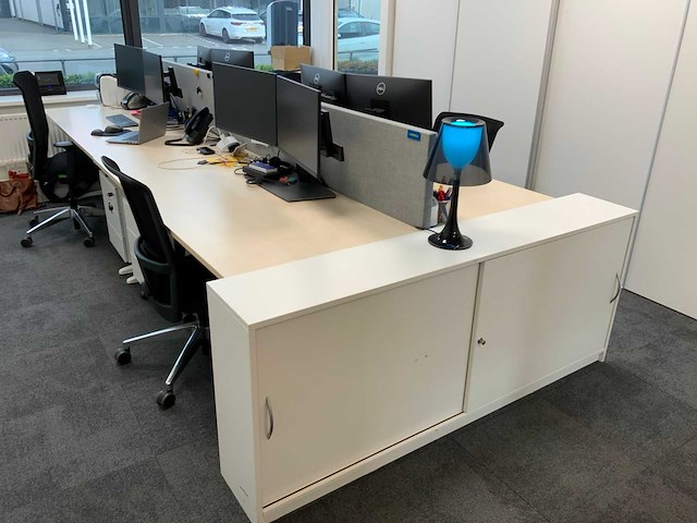 Voortman duo werkplek met 2 x interstuhl bureaustoel en 2 x ladeblok - afbeelding 3 van  10