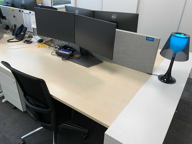 Voortman duo werkplek met 2 x interstuhl bureaustoel en 2 x ladeblok - afbeelding 4 van  10