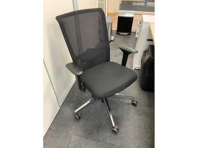 Voortman duo werkplek met 2 x interstuhl bureaustoel en 2 x ladeblok - afbeelding 7 van  10