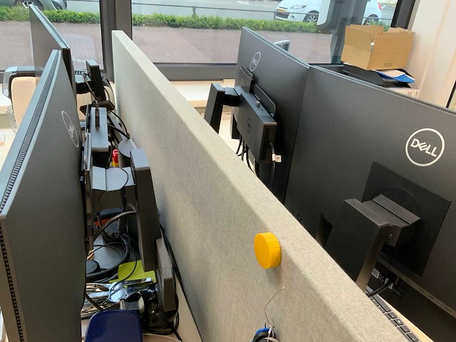 Voortman duo werkplek met 2 x interstuhl bureaustoel en 2 x ladeblok - afbeelding 5 van  13