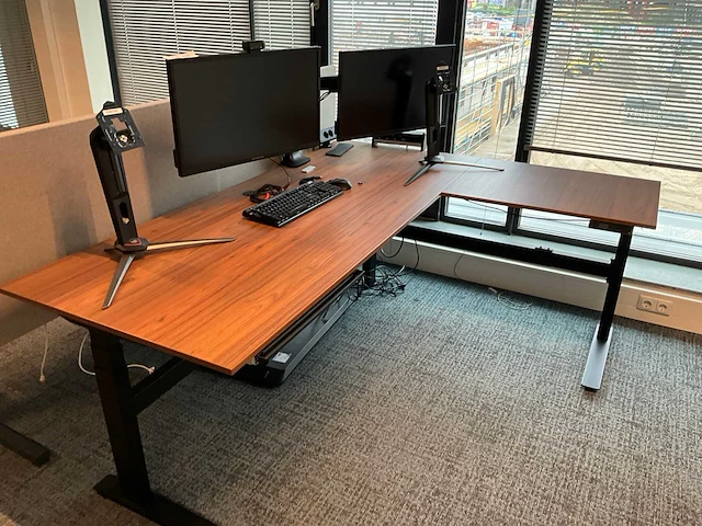 Voortman elektrisch zit-sta bureau (2x) - afbeelding 3 van  4