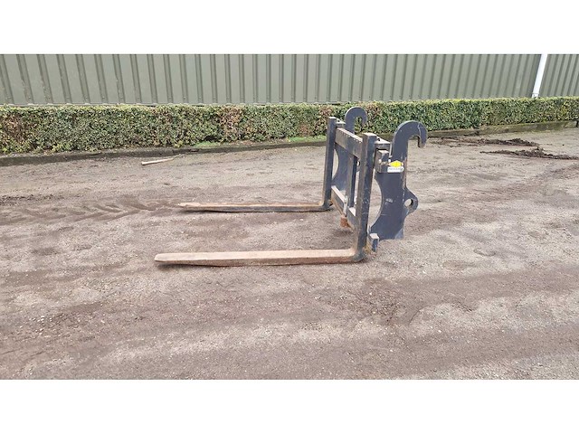 Vorkenbord vrb 3 ton - dieci 28.7 - vrachtwagen onderdeel - afbeelding 1 van  1