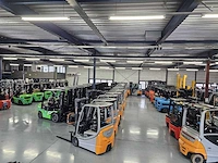 Vorkheftrucks, gereedschappen, aggregaten, inverters en schoonmaakmachines