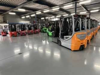 Vorkheftrucks, gereedschappen, schoonmaakmachines, aggregaten en palletwagens