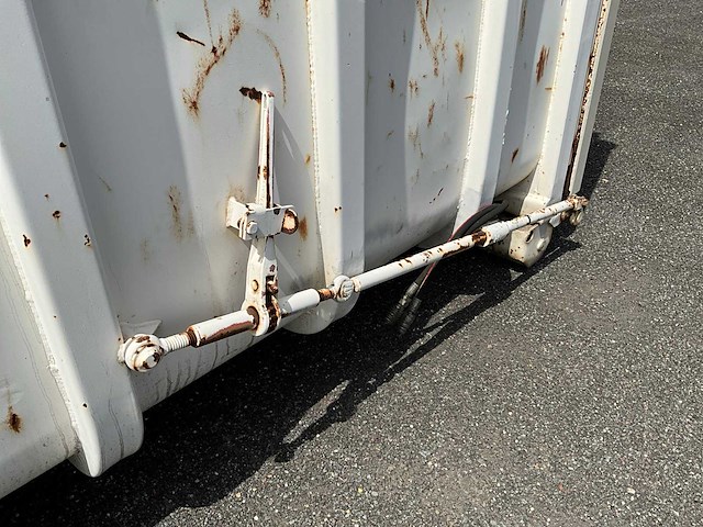 Vossebelt haakarm container 23m3 met hydraulische milieukleppen - afbeelding 2 van  11
