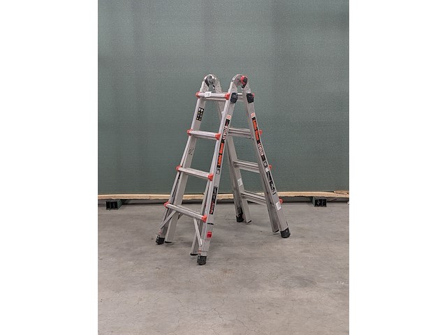 Vouwladder little giant, 4x4 leveler - afbeelding 1 van  9
