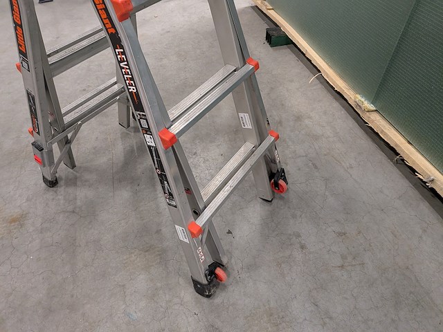 Vouwladder little giant, 4x4 leveler - afbeelding 6 van  9