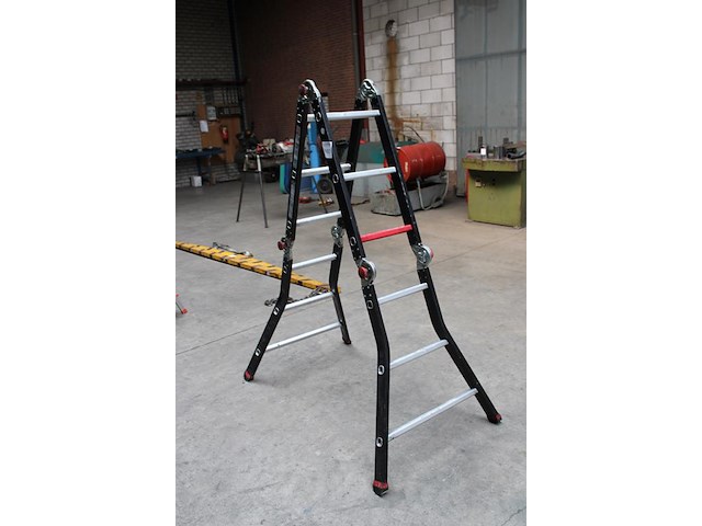 Vouwtrap altrex met 4x 3 treden. - afbeelding 2 van  2