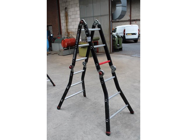 Vouwtrap altrex met 4x 3 treden. - afbeelding 2 van  2