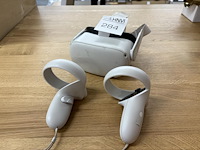Vr bril met twee controllers oculus vermoedelijk quest 2. - afbeelding 1 van  3