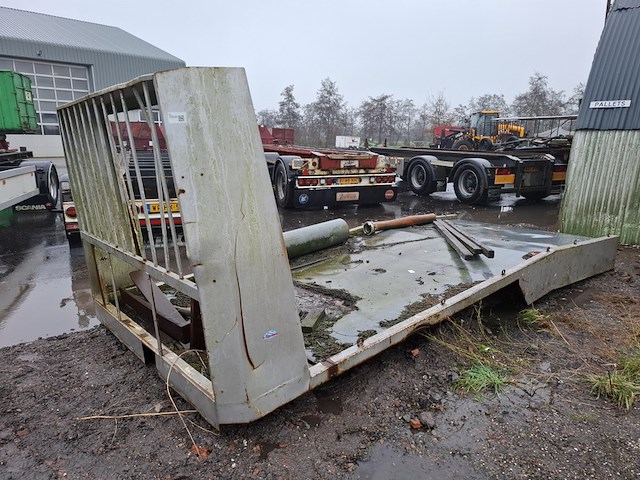 Vrachtwagen afzetbak - afbeelding 1 van  8