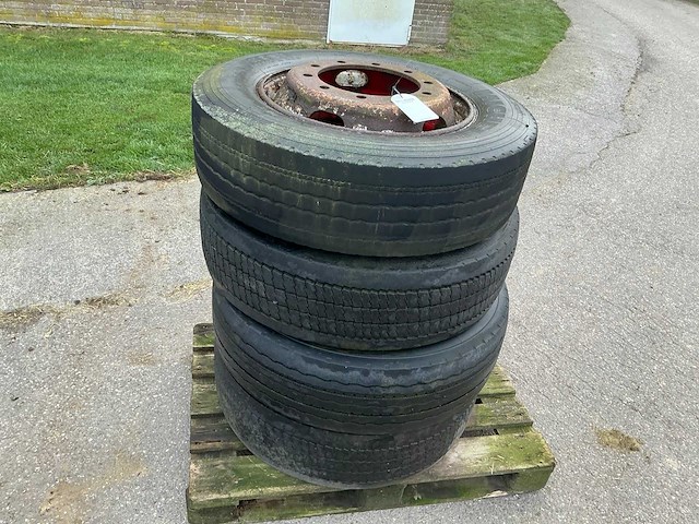 Vrachtwagen band met velg (4x) - afbeelding 2 van  8