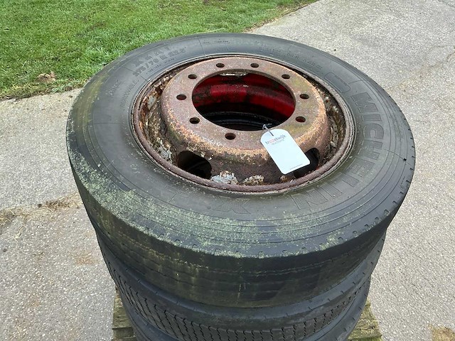 Vrachtwagen band met velg (4x) - afbeelding 3 van  8