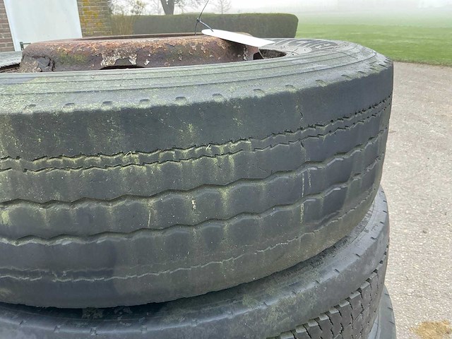 Vrachtwagen band met velg (4x) - afbeelding 4 van  8